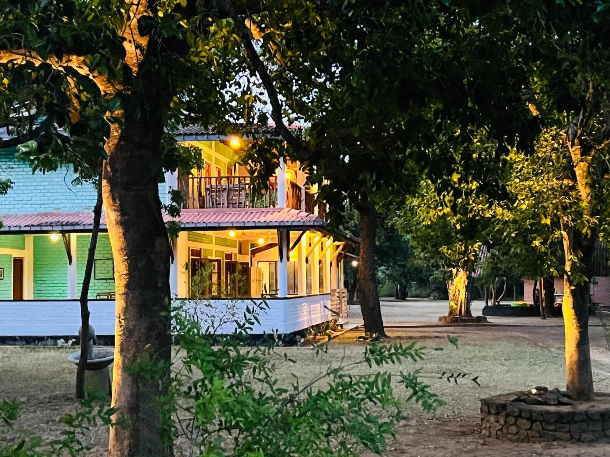 Funky Leopard Safari Lodge Bordering Yala National Park กตรคาม ภายนอก รูปภาพ