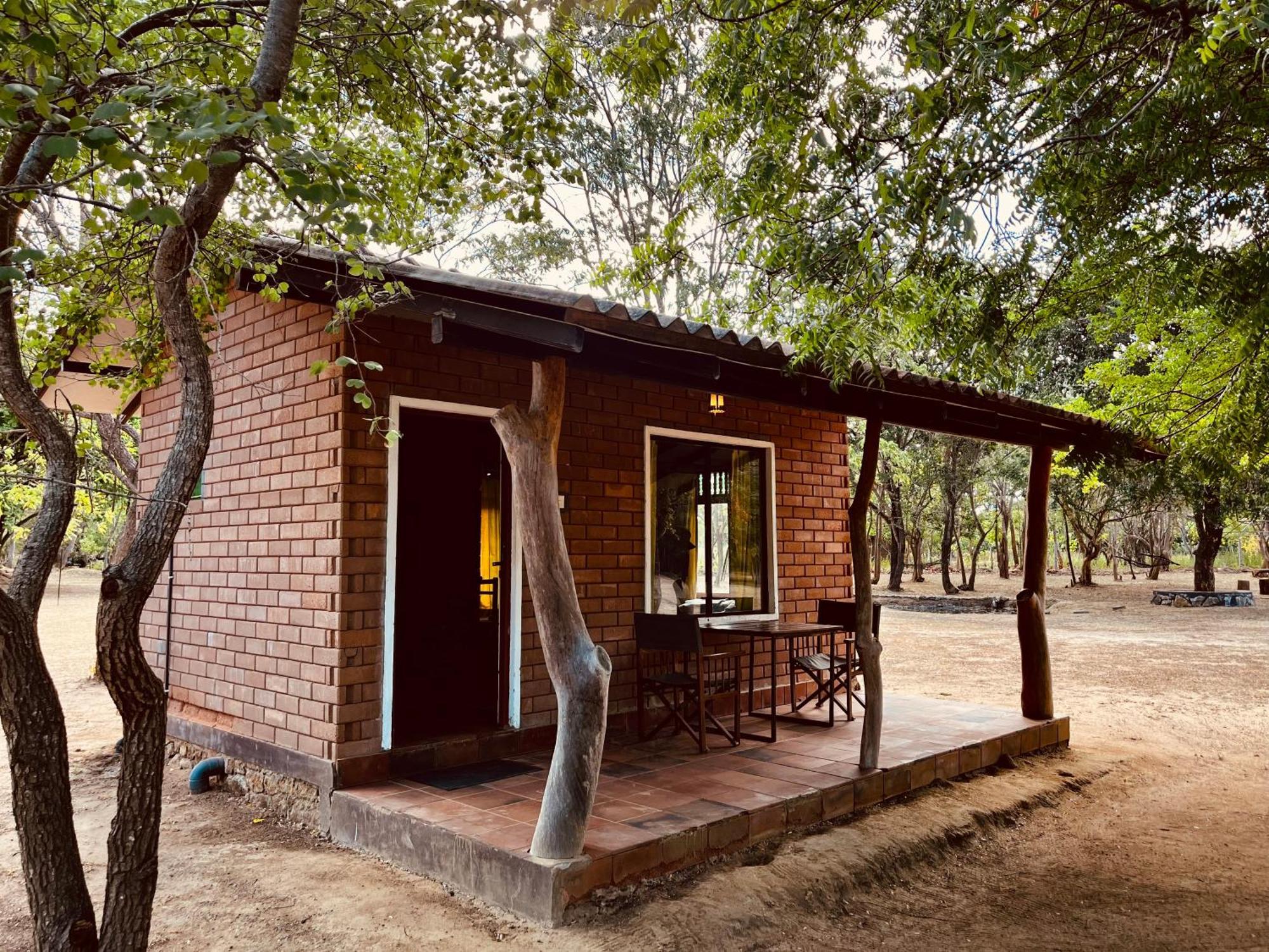 Funky Leopard Safari Lodge Bordering Yala National Park กตรคาม ภายนอก รูปภาพ
