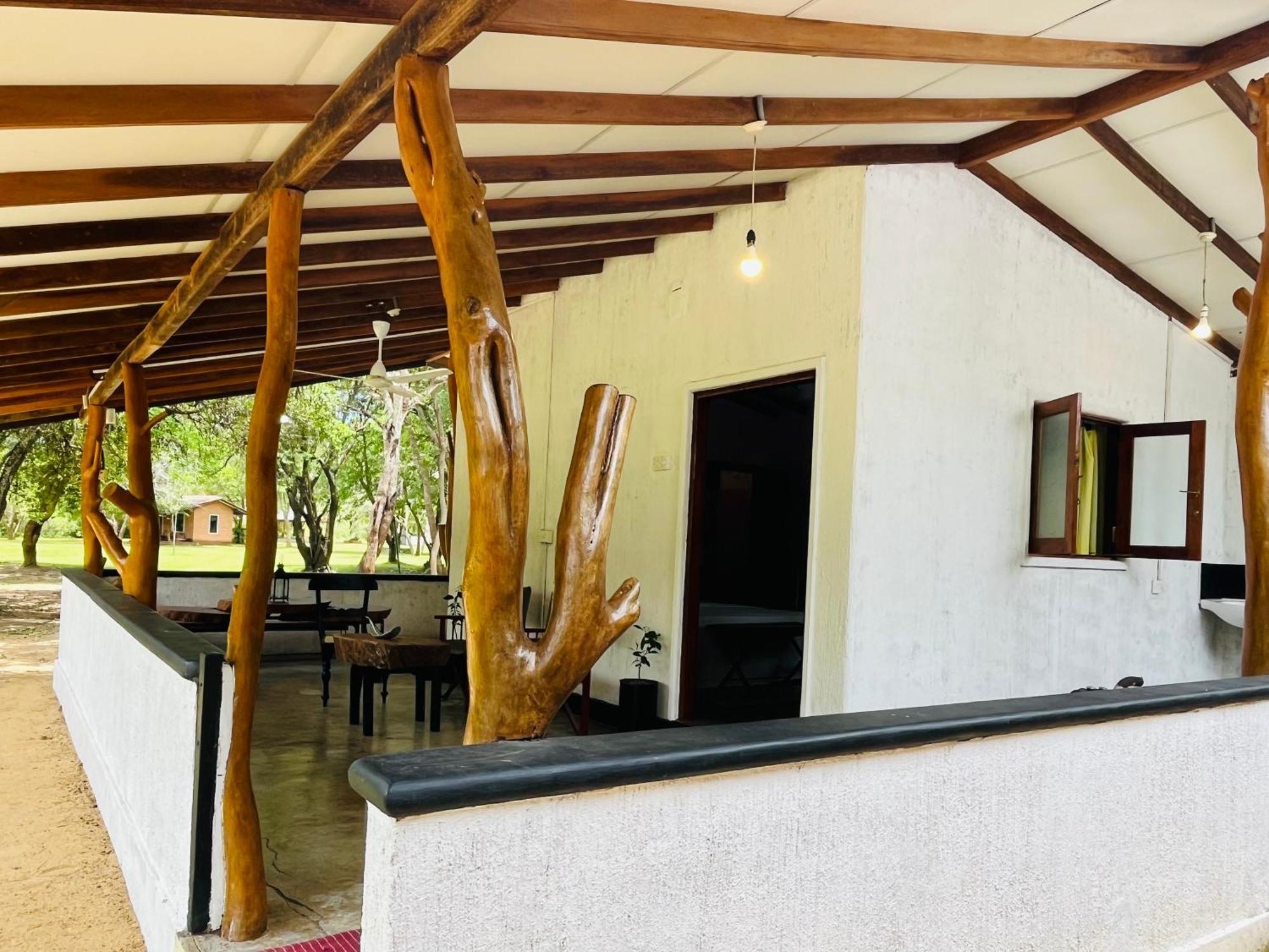 Funky Leopard Safari Lodge Bordering Yala National Park กตรคาม ภายนอก รูปภาพ