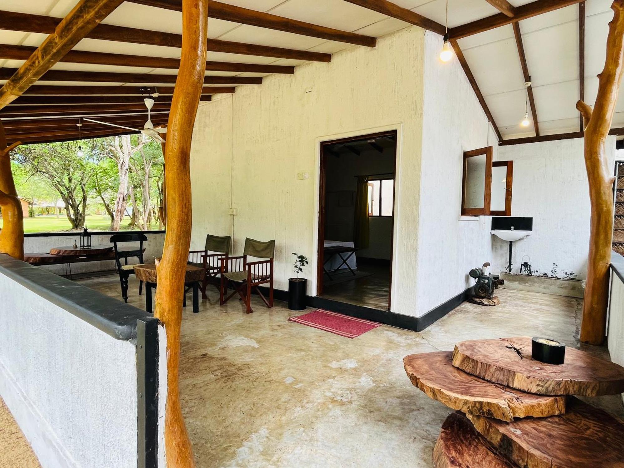 Funky Leopard Safari Lodge Bordering Yala National Park กตรคาม ภายนอก รูปภาพ