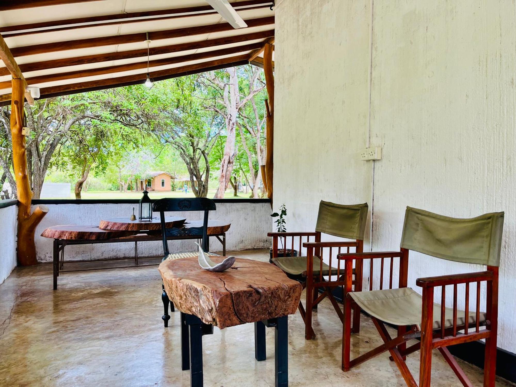 Funky Leopard Safari Lodge Bordering Yala National Park กตรคาม ภายนอก รูปภาพ